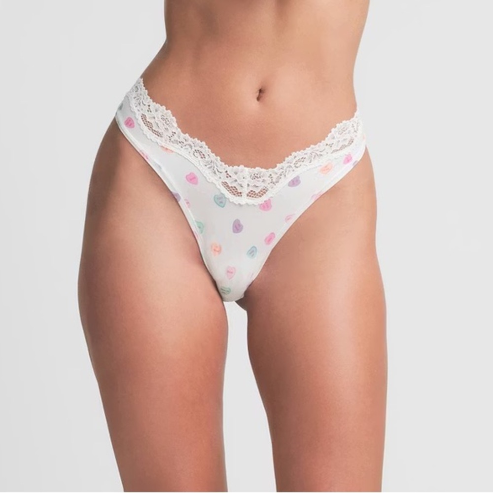 NWT SKIMS Fits everybody DIPPED Lace THONG